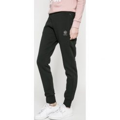 Reebok Classic - Spodnie. Czarne spodnie damskie Reebok Classic, s, bez wzorów, z bawełny. W wyprzedaży za 149,90 zł.