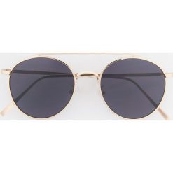 Okulary przeciwsłoneczne - Złoty. Żółte okulary przeciwsłoneczne męskie wayfarery Reserved. Za 49,99 zł.