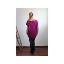 Bluzka oversize z dekoltem na plecach różowa. Różowe bluzki damskie Szarymary, xxl, bez wzorów, z dekoltem na plecach, z krótkim rękawem. Za 89,00 zł.