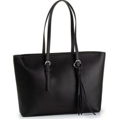 Torebka CALVIN KLEIN - Fringe Shopper K60K605602 BDS. Czarne torby damskie na zakupy Calvin Klein, bez wzorów, ze skóry, klasyczne, na ramię, bez dodatków. W wyprzedaży za 979,00 zł.