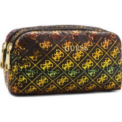 Kosmetyczka GUESS - PW4FN NP8273 BLA. Czarne kosmetyczki męskie marki Guess, z aplikacjami, z materiału. Za 169,00 zł.