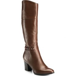 Buty damskie. Pomarańczowe kozaki damskie Wittchen, ze skóry, klasyczne, bez obcasa, ze sprzączką. W wyprzedaży za 339,91 zł.