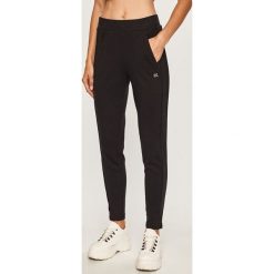 Calvin Klein Performance - Spodnie. Czarne spodnie damskie Calvin Klein Performance, s, z elastanu. W wyprzedaży za 359,90 zł.