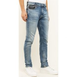 Jeansy Slim Fit Calvin Klein Jeans J30J314351. Niebieskie jeansy męskie Calvin Klein Jeans, m, bez wzorów. W wyprzedaży za 379,00 zł.