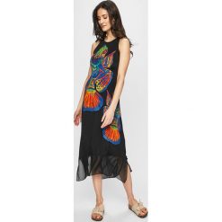 Desigual - Sukienka. Czarne sukienki damskie Desigual, na co dzień, s, z nadrukiem, z elastanu, casualowe, z okrągłym kołnierzem, bez rękawów, midi, proste. Za 449,90 zł.