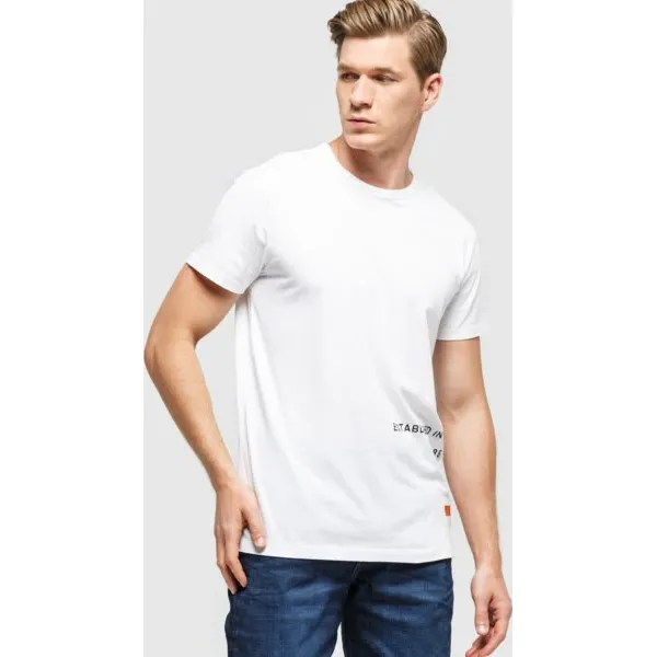 Timberland Koszulka Ss Reflective Tee , biały, rozmiar M. Białe koszulki męskie Timberland, m, bez wzorów, z bawełny, klasyczne, z klasycznym kołnierzykiem, z krótkim rękawem, krótkie. Za 179,99 zł.