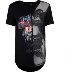 Guess Bluzka. Bluzki damskie Guess, na co dzień, z nadrukiem, z tkaniny, z okrągłym kołnierzem, z krótkim rękawem. Za 189,00 zł.