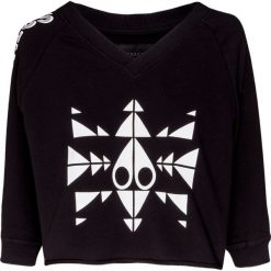 Bluza MOOSE KNUCKLES TRIPPY LOGO. Czarne bluzy damskie z nadrukiem, z bawełny, krótkie. W wyprzedaży za 284,00 zł.