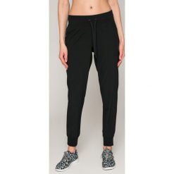 Spodnie sportowe damskie: Reebok – Spodnie