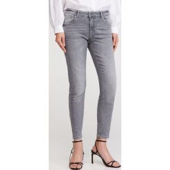 Jeansy slim push up - Jasny szary. Szare jeansy damskie Reserved. Za 99,99 zł.