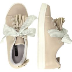 Szare buty damskie VICES 8271-5 FRĘDZLE. Szare buty sportowe damskie vices, sportowe. W wyprzedaży za 59,00 zł.