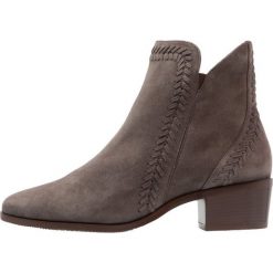 Botki damskie: HASSIA WIDE FIT TOLEDO Botki fango