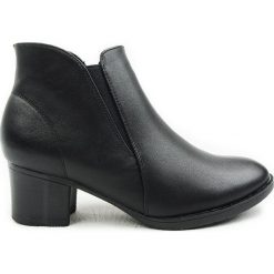 Botki damskie Wishot. Czarne botki damskie Wishot, eleganckie, bez obcasa, na obcasie, na zamek. Za 149,00 zł.