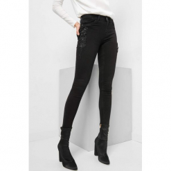 Jegginsy z kwiatami 3D. Czarne legginsy Orsay, s, z aplikacjami, z bawełny. Za 89,99 zł.