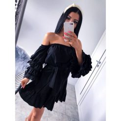 Czarna sukienka z paskiem MOTYLEK. Czarne sukienki damskie Divinostyle, na co dzień, xs, bez wzorów, z bawełny, z falbankami, bez rękawów. Za 139,00 zł.