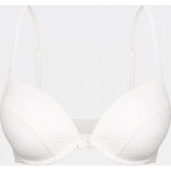 Koronkowy biustonosz push up - Kremowy. Białe biustonosze bardotka Reserved, z koronki. Za 59,99 zł.
