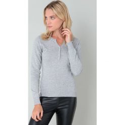Swetry klasyczne damskie: Sweter w kolorze szarym