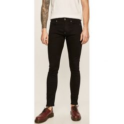 G-Star Raw - Jeansy Revend. Czarne jeansy męskie G-Star RAW, z aplikacjami, retro. W wyprzedaży za 379,90 zł.