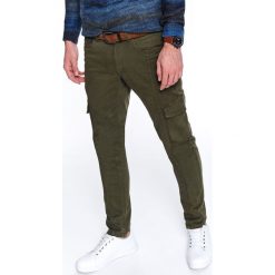 Spodnie cargo z przeszyciami. Zielone spodnie męskie Top Secret, na zimę, s, bez wzorów, z elastanu, eleganckie. Za 159,99 zł.