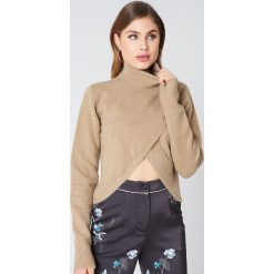 Golfy damskie: NA-KD Krótki sweter z dzianiny – Beige