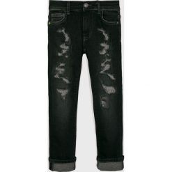 Guess Jeans - Jeansy dziecięce 113-157 cm. Czarne spodnie chłopięce Guess Jeans, z aplikacjami, z elastanu. W wyprzedaży za 199,90 zł.