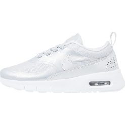 Nike Sportswear AIR MAX THEA SE Tenisówki i Trampki metallic platinum/pure platinum. Szare trampki chłopięce Nike Sportswear, z materiału. W wyprzedaży za 237,30 zł.
