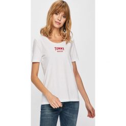 Tommy Hilfiger - Top. Białe topy damskie marki TOMMY HILFIGER, s, z nadrukiem, z bawełny, z okrągłym kołnierzem. Za 139,90 zł.