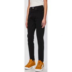 Levi's - Jeansy 501. Czarne rurki damskie marki Levi's®, s, z elastanu, z podwyższonym stanem. Za 369,90 zł.