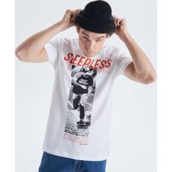 Koszulka z nadrukiem kolekcja Night Animals - Biały. Białe koszulki męskie marki Cropp, s, z nadrukiem, bez kołnierzyka, bez rękawów. Za 39,99 zł.
