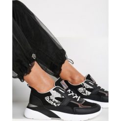 Czarne Sneakersy Chenerien. Czarne sneakersy damskie Renee. Za 99,99 zł.