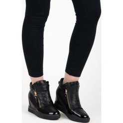 SNEAKERSY NA KOTURNIE Mila. Czarne czółenka damskie marki Merg, na koturnie. Za 67,90 zł.