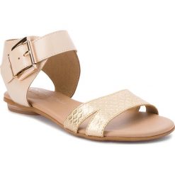 Sandały EMU AUSTRALIA - Samphir W11403 Almond Metallic. Żółte klapki damskie EMU Australia, bez wzorów, ze skóry ekologicznej, bez obcasa, na obcasie. W wyprzedaży za 199,00 zł.