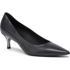Szpilki FURLA - Eva 1037287 S YC16 100 Asfalto g. Czarne półbuty damskie Furla, bez wzorów, ze skóry ekologicznej, bez obcasa, na obcasie, bez zapięcia. Za 999,00 zł.