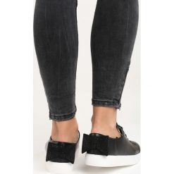 Czarne Buty Sportowe Sparkling Bowknot. Buty sportowe damskie Born2be. Za 29,99 zł.