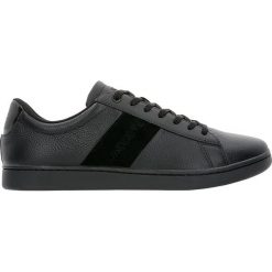 Skórzane sneakersy "Carnaby" w kolorze czarnym. Czarne sneakersy męskie Lacoste, na sznurówki. W wyprzedaży za 219,95 zł.
