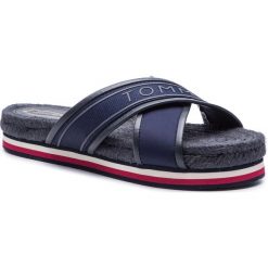 Espadryle TOMMY HILFIGER - Colorful Tommy Flat Sandal FW0FW04159 Midnight 403. Niebieskie espadryle damskie TOMMY HILFIGER, bez wzorów, ze skóry ekologicznej, bez obcasa. W wyprzedaży za 179,00 zł.
