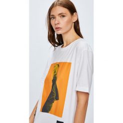 Calvin Klein Jeans - Top. Szare topy damskie Calvin Klein Jeans, l, z nadrukiem, z bawełny, z okrągłym kołnierzem. Za 199,90 zł.