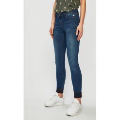 Desigual - Jeansy Sky. Niebieskie jeansy damskie Desigual, bez wzorów, z elastanu. W wyprzedaży za 179,90 zł.