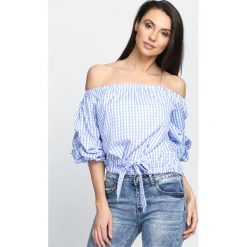 Jasnoniebieska Bluzka All Too Well. Niebieskie bluzki damskie Born2be, na lato, s, bez wzorów, z tkaniny, bez kołnierzyka, bez rękawów. Za 49,99 zł.