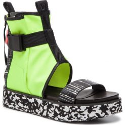Sandały UNITED NUDE - Tech Bootie 10443598593125 Neon/Cyber Mix. Czarne klapki damskie marki United Nude, bez wzorów, ze skóry, bez obcasa. Za 799,00 zł.