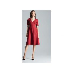 Sukienka M673 Bordo. Czerwone sukienki damskie FIGL, m, bez wzorów, z dekoltem w serek, z krótkim rękawem, krótkie, midi, rozkloszowane. Za 189,00 zł.