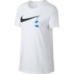 KOSZULKA W NSW TEE SWSH SHOES EMBRD. Koszulki damskie Nike, bez wzorów, z bawełny, bez kołnierzyka. Za 99,99 zł.