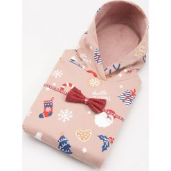 Bluza z nadrukiem świątecznym - Różowy. Różowe bluzy damskie Reserved, s, z nadrukiem, bez rękawów, bez kaptura. Za 79,99 zł.