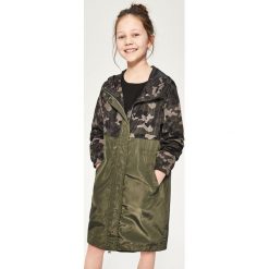 Parka moro - Khaki. Brązowe kurtki dziewczęce marki Reserved, l, z kapturem. W wyprzedaży za 49,99 zł.
