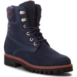 Trapery PANAMA JACK - Talvi B2 Nobuck Marino/Navy. Niebieskie trapery damskie marki Panama Jack, ze skóry, klasyczne, bez obcasa, bez zapięcia. W wyprzedaży za 479,00 zł.