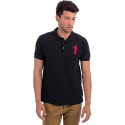 Koszulka polo w kolorze czarnym. Czarne koszulki męskie Polo Club Men, m, z haftami, z bawełny, polo, bez rękawów. W wyprzedaży za 152,95 zł.