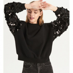 Bluza z błyszczącymi cekinami - Czarny. Czarne bluzy damskie Sinsay, l. Za 79,99 zł.