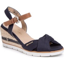 Espadryle TOM TAILOR - 8090403 Navy. Niebieskie espadryle damskie Tom Tailor, bez wzorów, ze skóry ekologicznej, bez obcasa, na obcasie. W wyprzedaży za 159,00 zł.