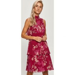 Dkny - Sukienka. Sukienki damskie DKNY, na co dzień, bez wzorów, z poliesteru, z okrągłym kołnierzem, z krótkim rękawem, krótkie, mini, proste. Za 639,90 zł.