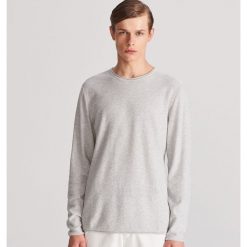 Bawelniany sweter - Jasny szary. Szare swetry męskie Reserved, s, bez wzorów, z bawełny, bez kołnierzyka, bez kaptura. Za 79,99 zł.